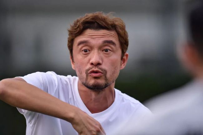 据估计，伊东纯也的转会费为1000万欧元，但由于球员吸引到许多兴趣，兰斯可能坐地起价。